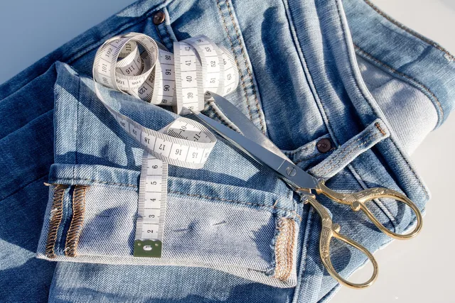 jeans, tape measure, fabric scissors, pins, change, measure, leg cut, centimeters, millimeter, take measurements, measure up, craft, measuring tape, length, distance, material, tailoring, needlework, seam, jeans, jeans, jeans, jeans, jeans, tailoring, tailoring. Ten award show looks and twenty construction details to read in photographs