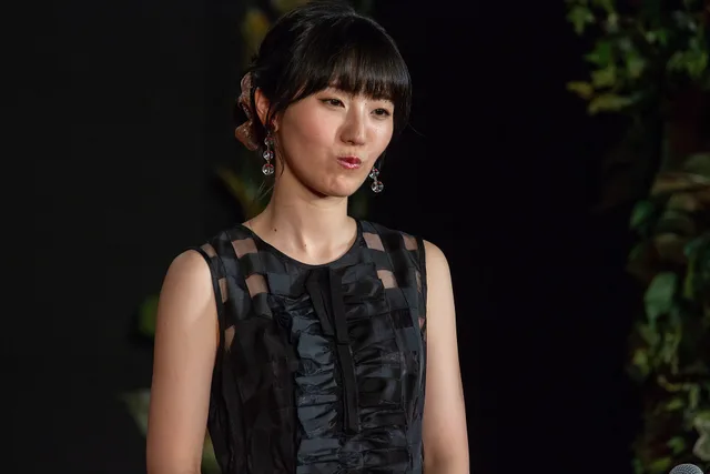 ジュラシック・ワールド/炎の王国 ジャパン・プレミア レッドカーペット 石川由依. How Red Carpet Fashion Is Made for the Camera